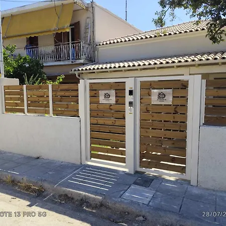 Dimitris's & Evangelia's Loft Homes With Garden, Near Airport & Town *