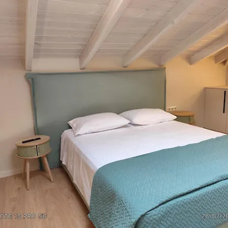 Dimitris's & Evangelia's Loft Homes With Garden, Near Airport & Town Apartamento *