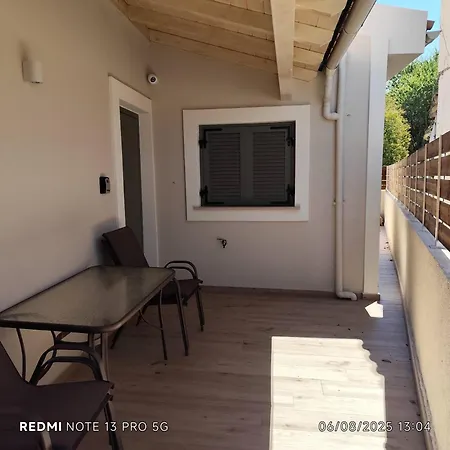 Διαμέρισμα Dimitris's & Evangelia's Loft Homes With Garden, Near Airport & Town *