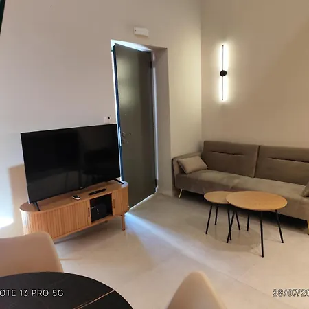 Dimitris's & Evangelia's Loft Homes With Garden, Near Airport & Town Lejlighed