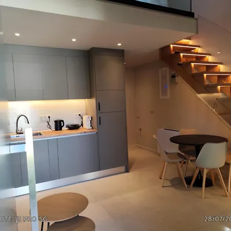 Apartmán Dimitris's & Evangelia's Loft Homes With Garden, Near Airport & Town