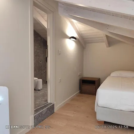 Dimitris's & Evangelia's Loft Homes With Garden, Near Airport & Town Apartmán *
